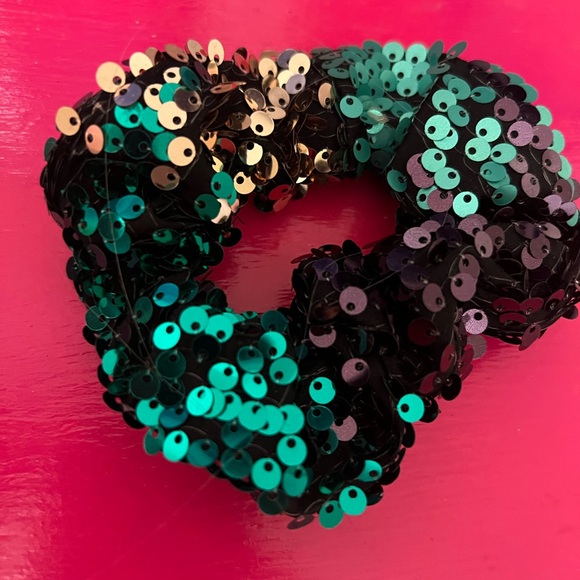 Sequined scrunchies - Picture 3 of 3